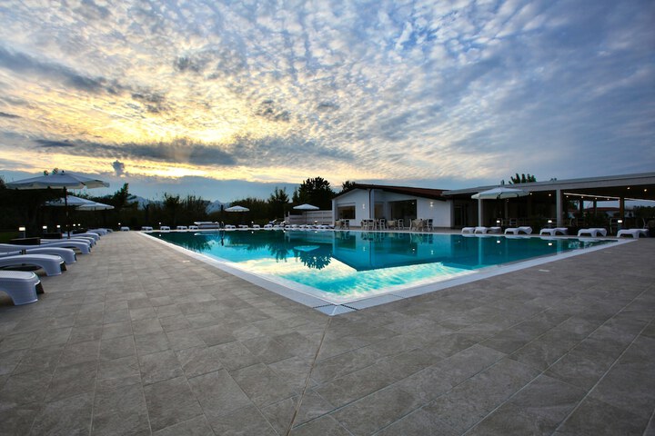 Pool 16 of 48