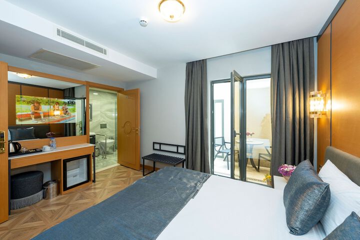 Room 18 of 144