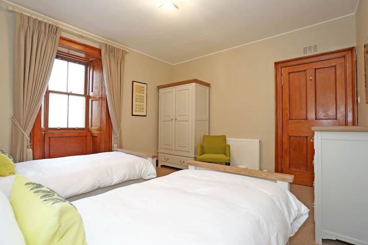 Room 12 of 43