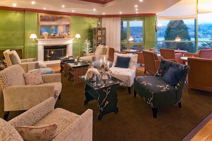Lounge 72 of 91