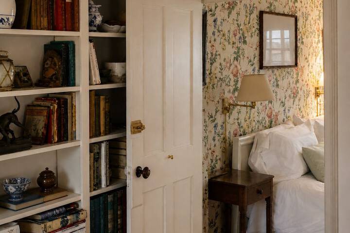 Room 11 of 44