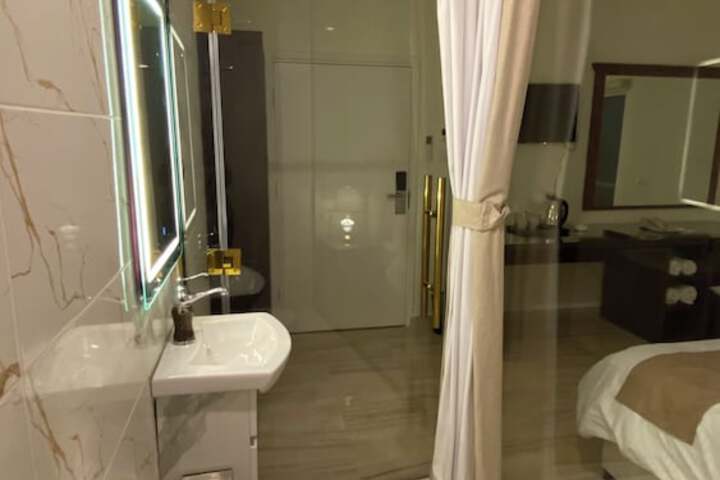 Room 9 of 29