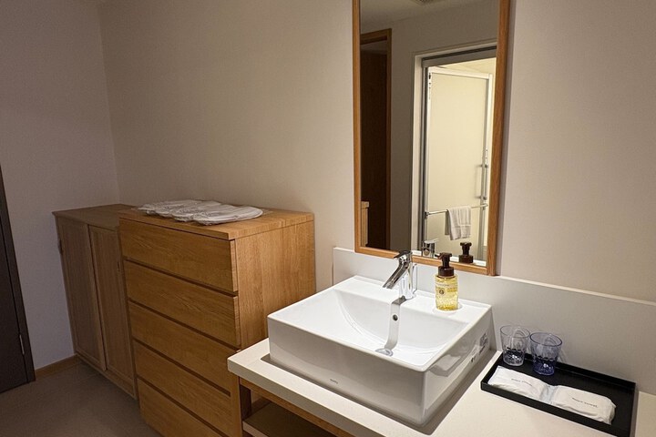 Room 48 of 73