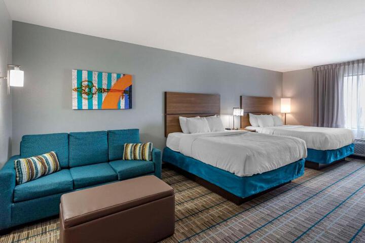 1 King Bed Suite (2 of 14)