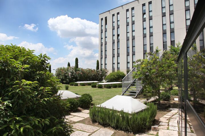 Hotel Exterior 106 of 130
