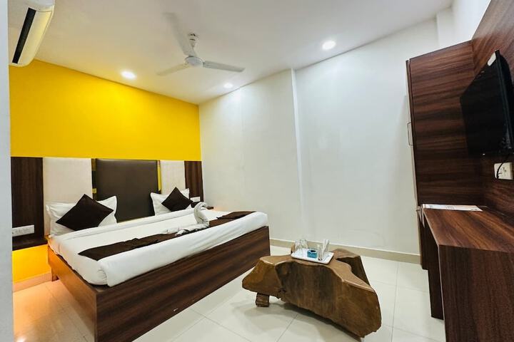 Room 33 of 82