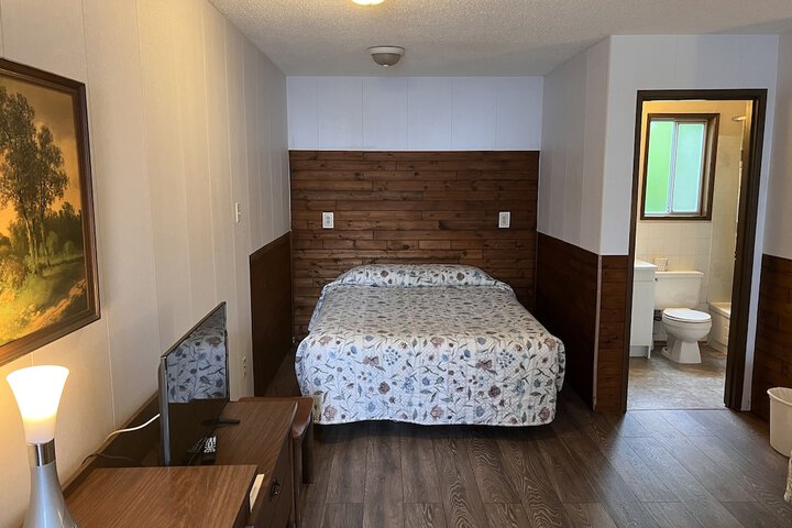 Room 8 of 28