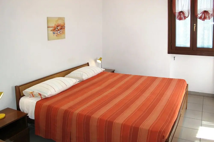 Room 4 of 10