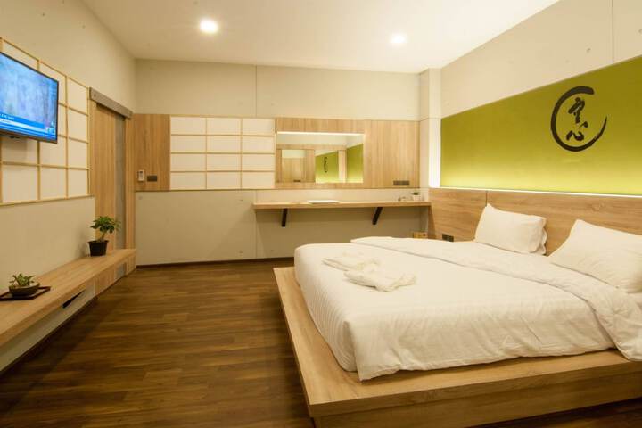 Room 8 of 33