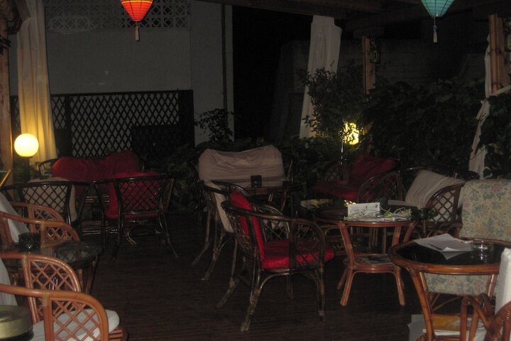 Lounge 22 of 35