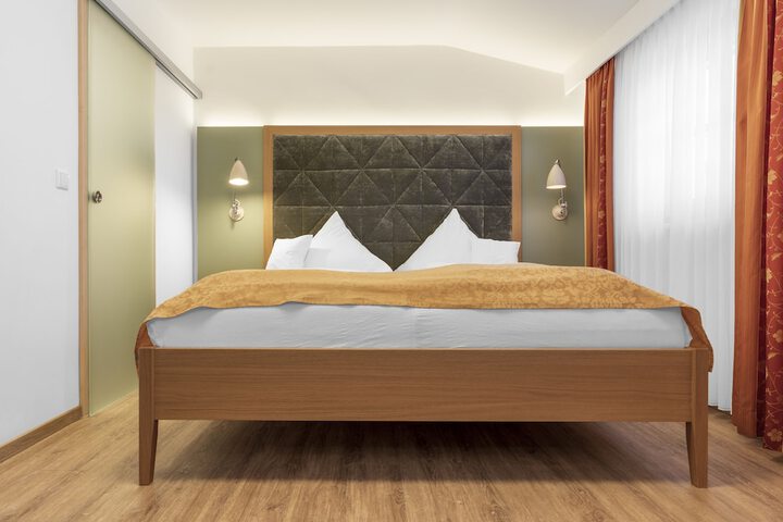 Room 12 of 95