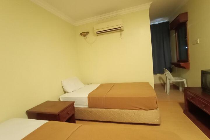 Room 8 of 40