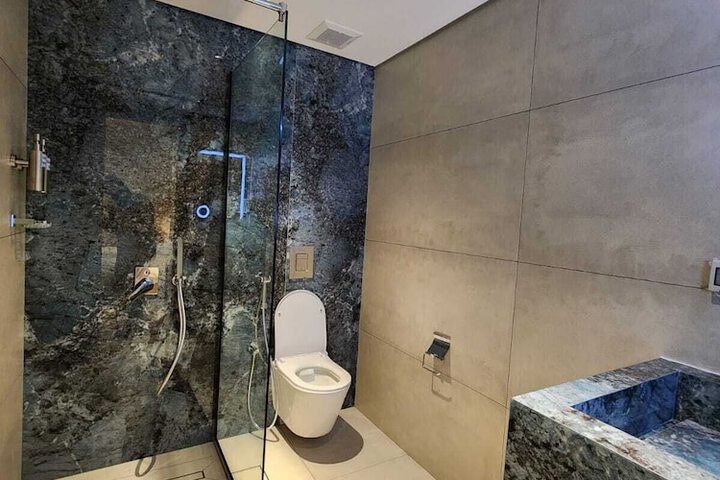 Room 14 of 16