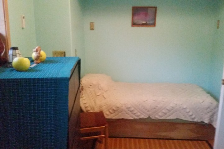 Room 8 of 28
