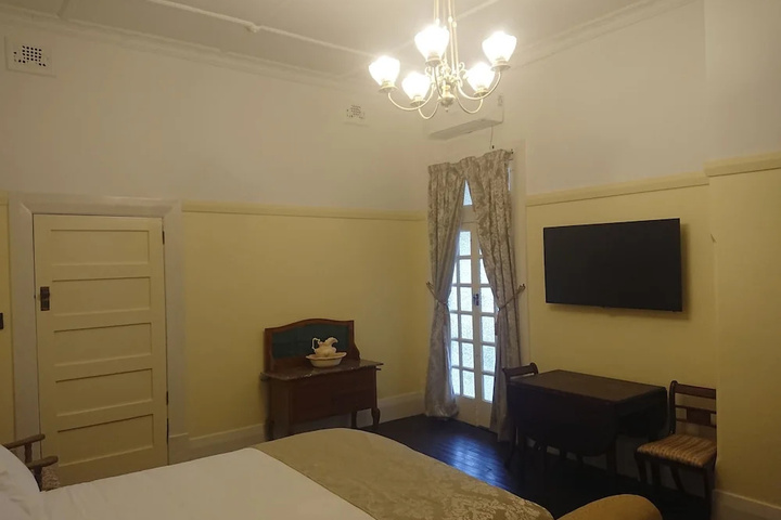 Room 3 of 16