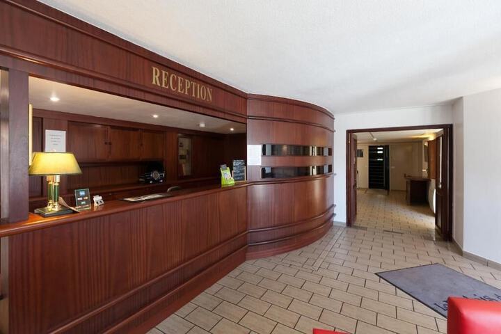 Entrance & Lobby