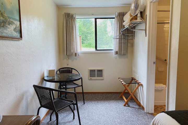 Room 13 of 70