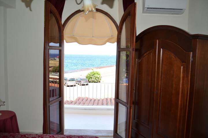 Room 3 of 7