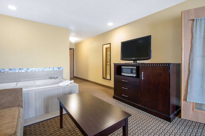 1 King Bed Suite (15 of 37)