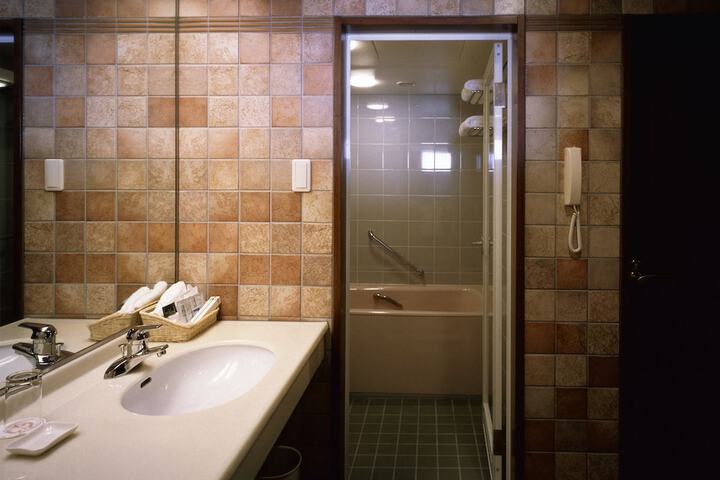 Room 10 of 31