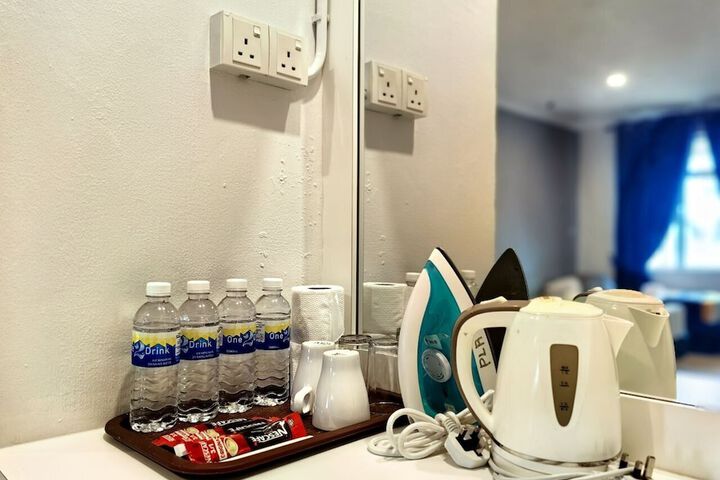 Room 6 of 9