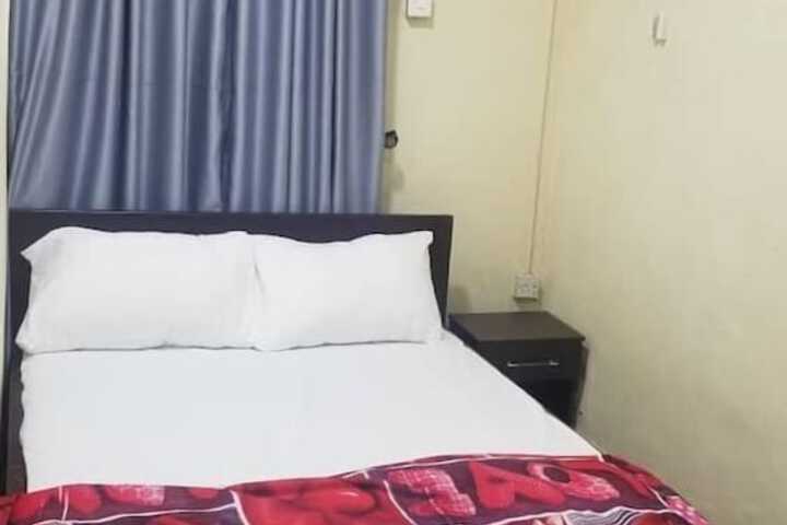 Room 6 of 8