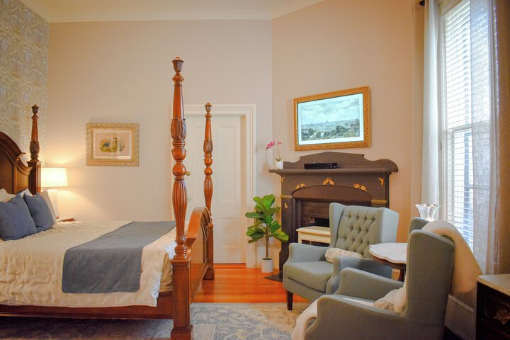 Room 40 of 74
