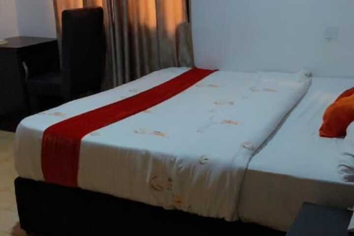 Room 6 of 15