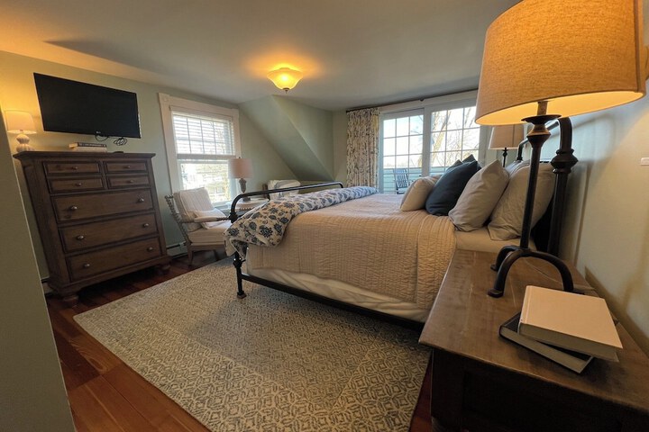 Room 51 of 297