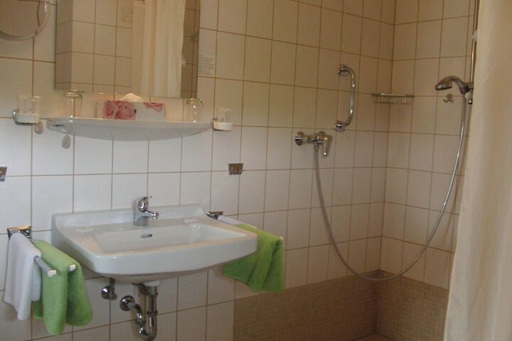 Room 16 of 42