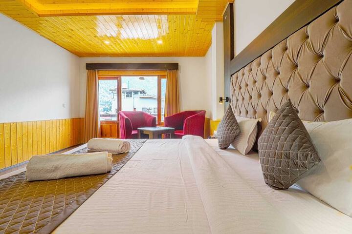 Room 2 of 28
