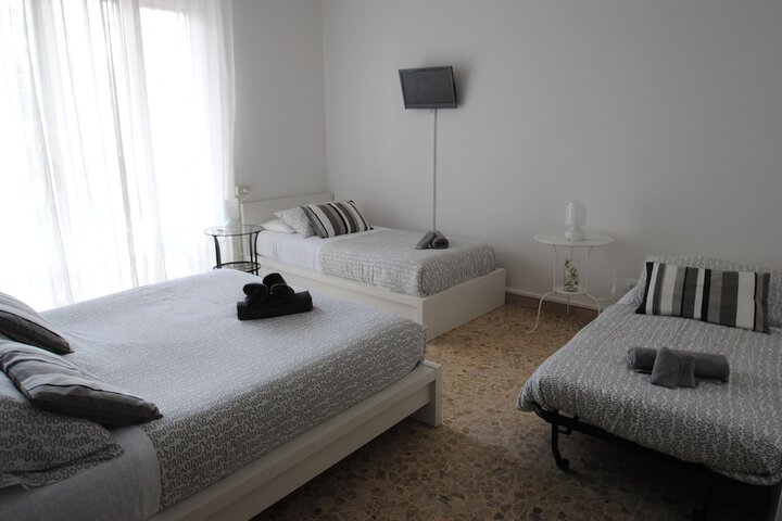 Room 9 of 24