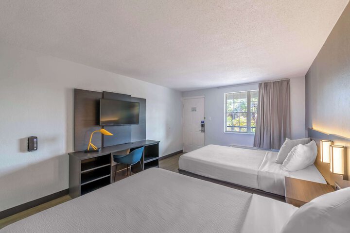 1 King Bed Suite (13 of 13)