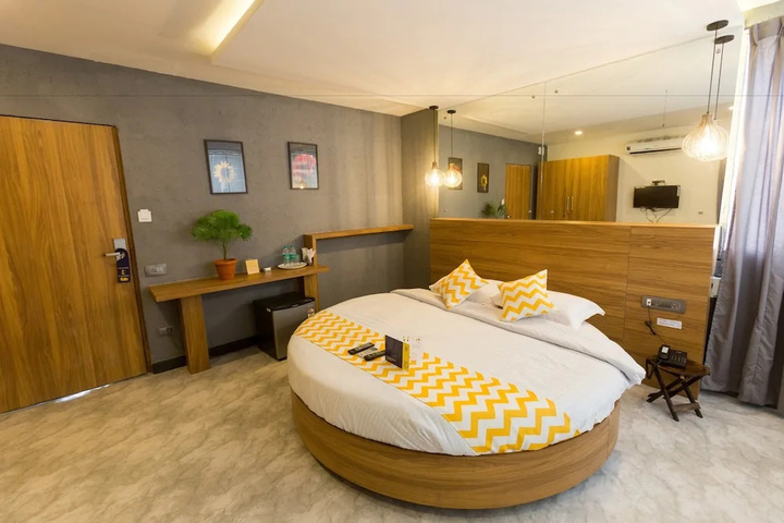Room 4 of 11