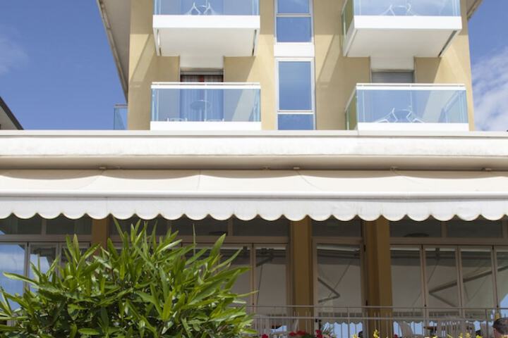 Hotel 148 of 154