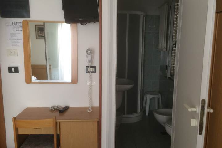 Room 17 of 31