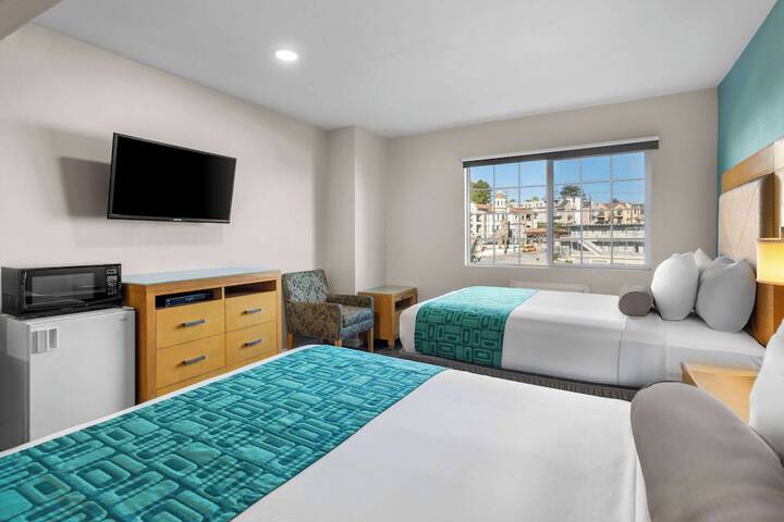 1 Queen Bed (20 of 23)