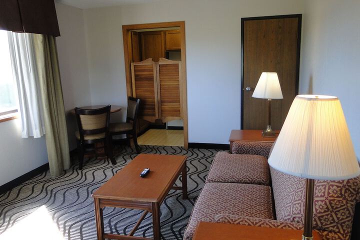 Room 19 of 38
