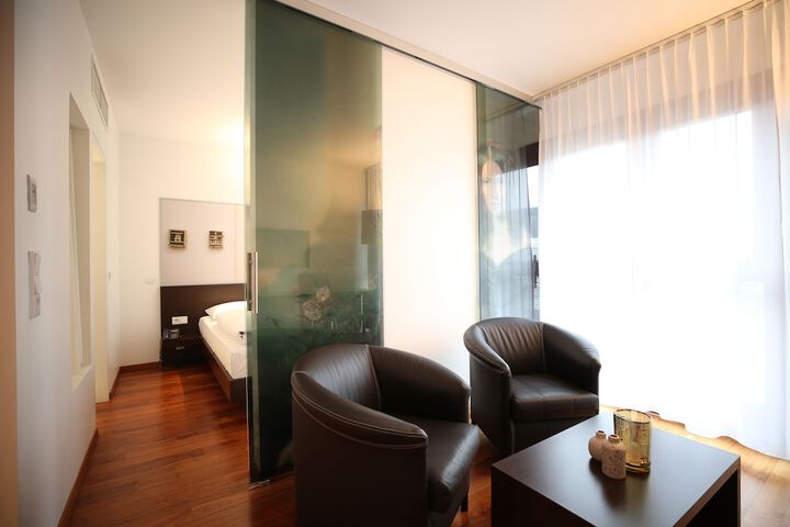 Room 51 of 102