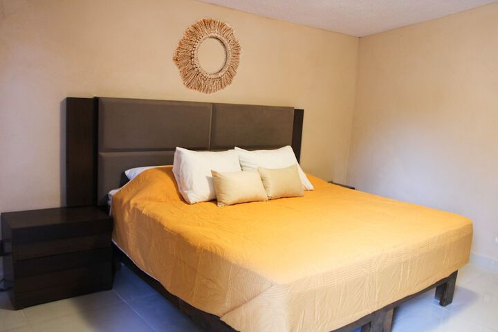 Room 10 of 27