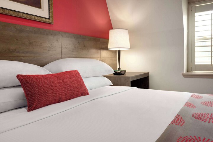 1 King Bed (1 of 11)