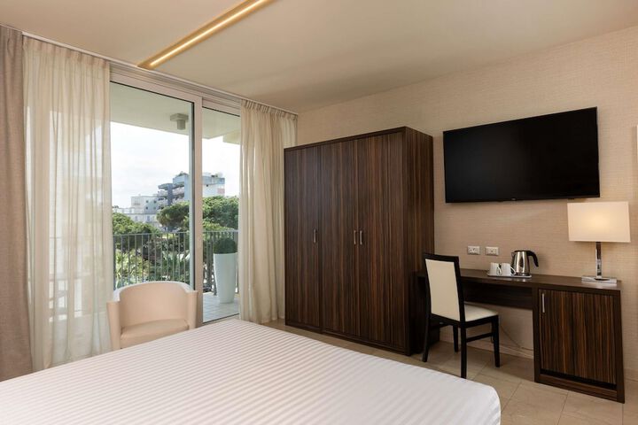 Room 25 of 87