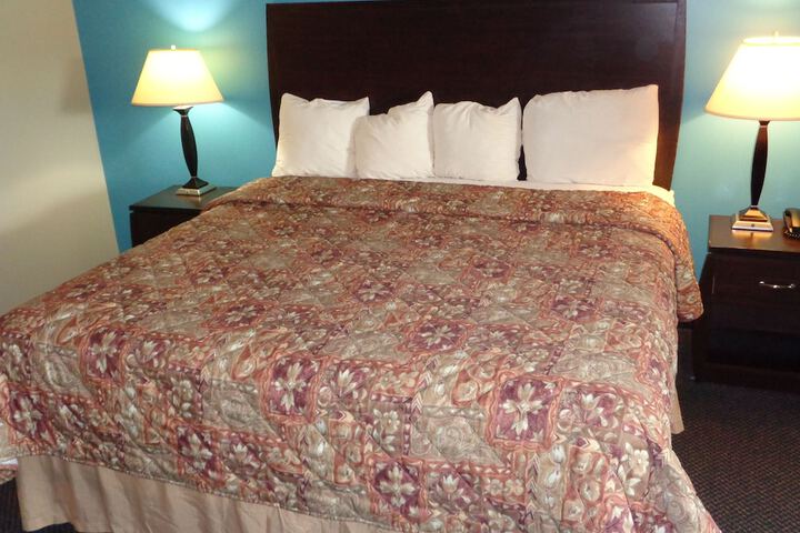 Classic King Bed (5 of 10)