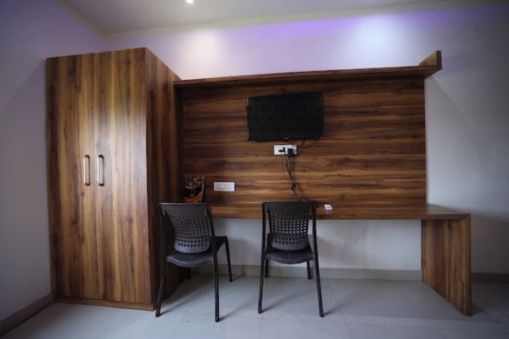 Room 13 of 25