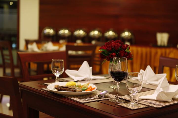 Dining 53 of 75