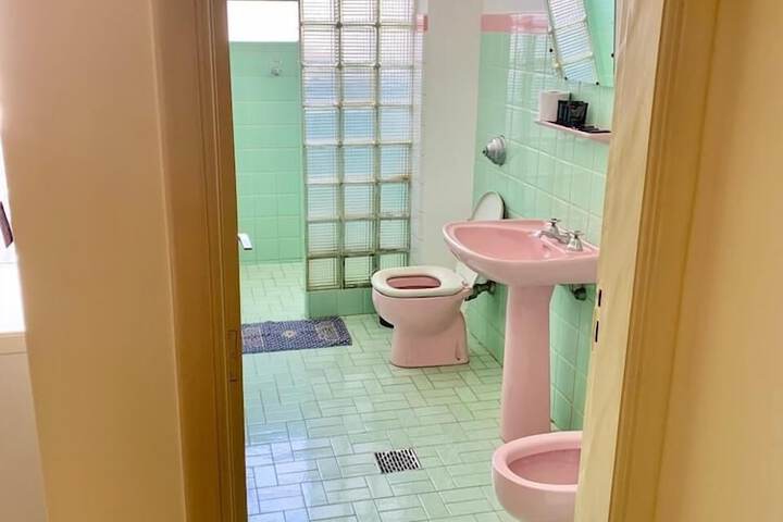 Room 65 of 98