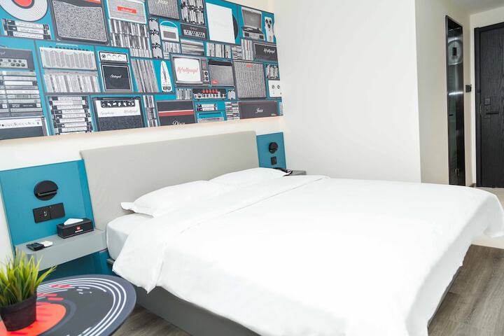 Room 9 of 23