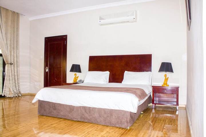 Room 5 of 17