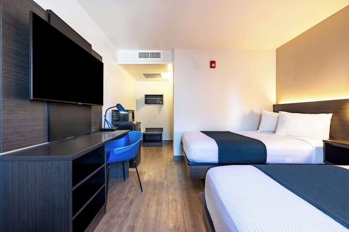 Room 12 of 25