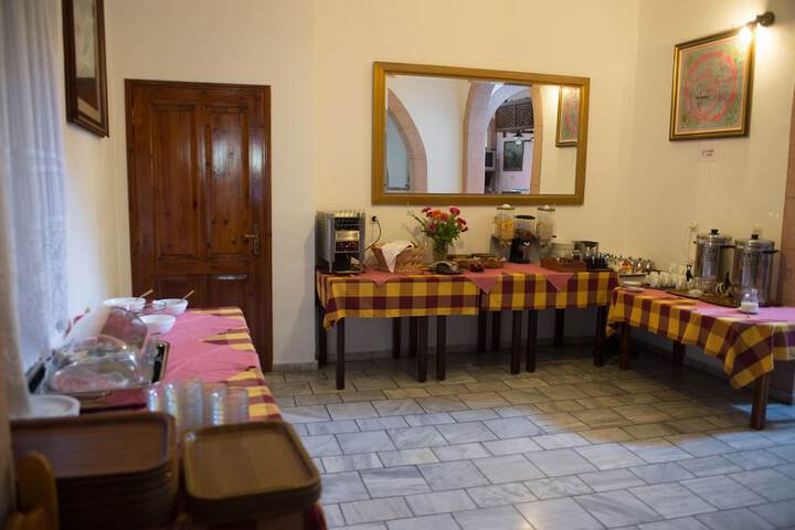 Dining 18 of 37